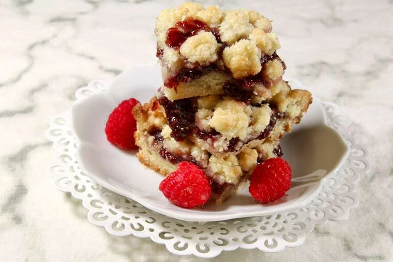 Raspberry Crumble Bars