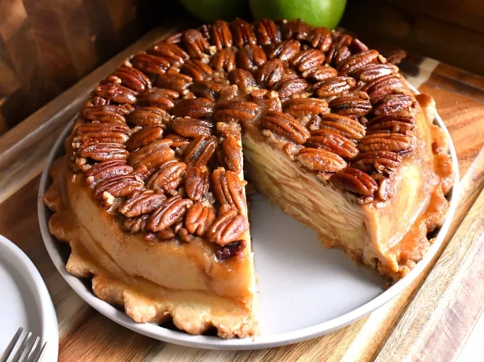 Caramel Pecan Apple Pie