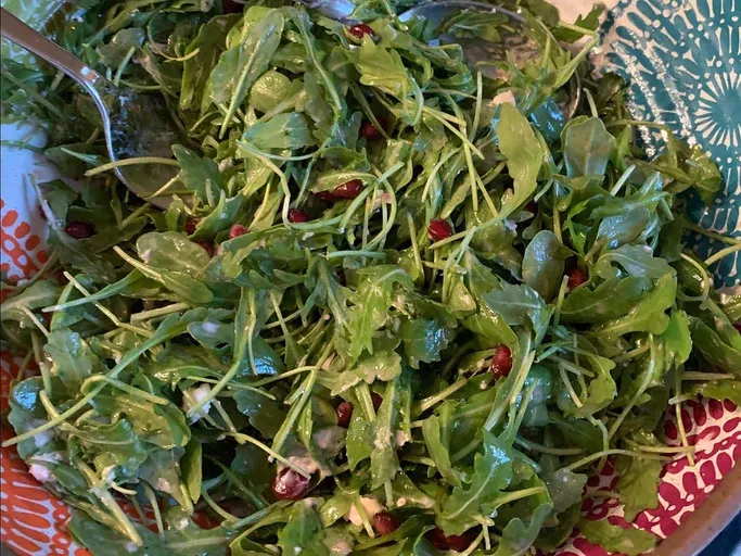 Arugula Salad with Goat Cheese and Pomegranate